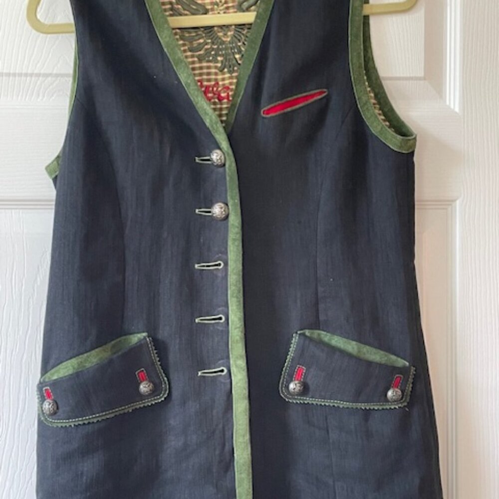 Elegant vintage riding vest in black linen by WAEVER. A rare find! M